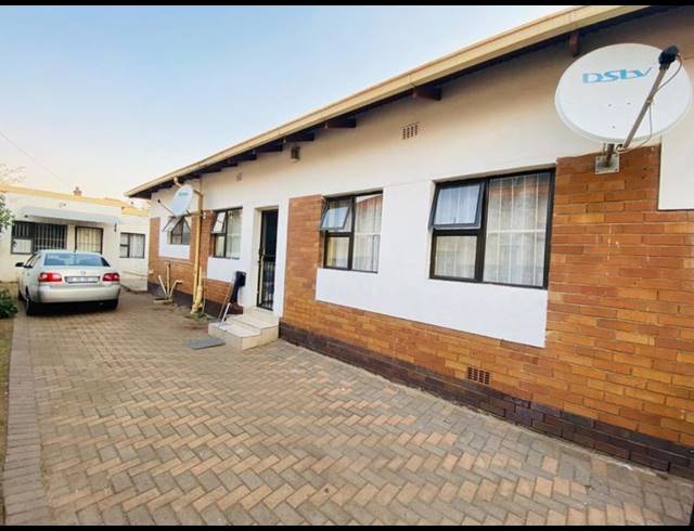 7 BEDROOM HOUSE FOR SALE IN GERMISTON STATION